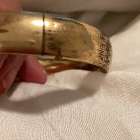 Gold plated hinged bangle. Some plating  loss. - Picture 3 of 6